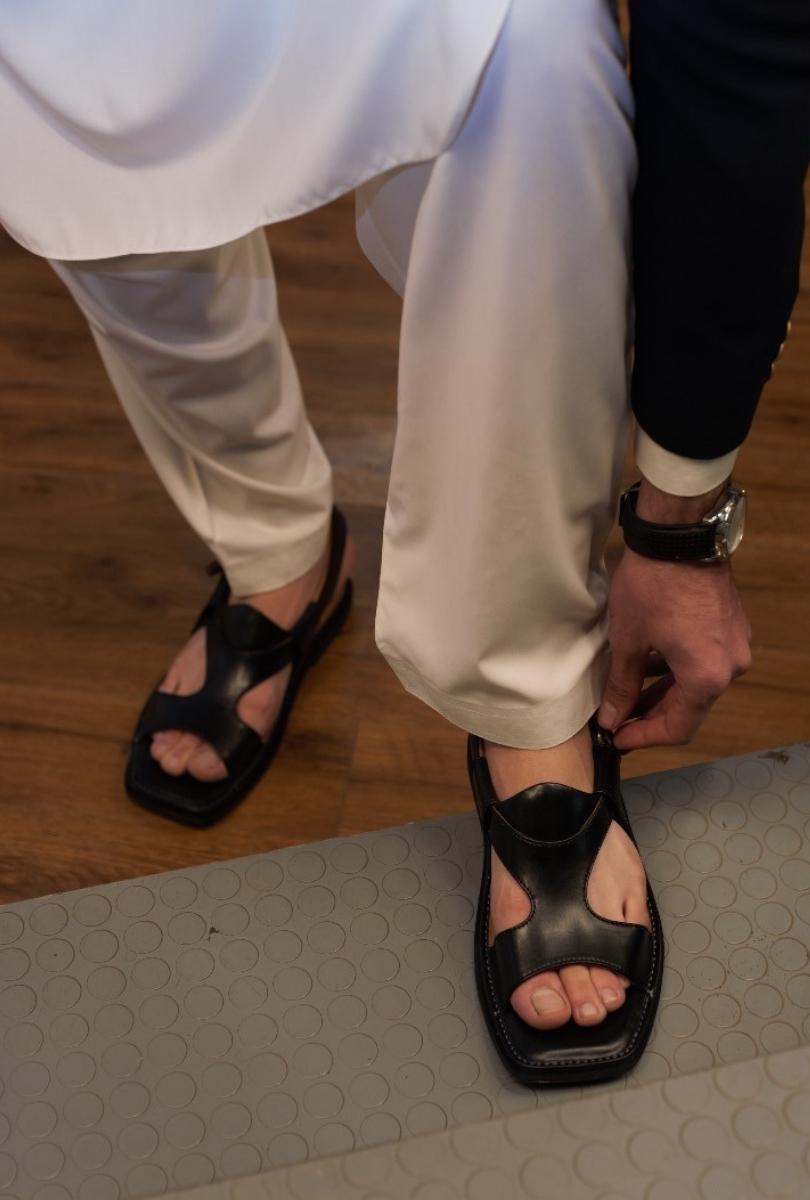 Stylish Black Panjedar Kohati Chappals for men